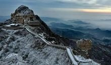 置身山巅，依然可以亲吻大地