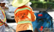 高温下的环卫工人