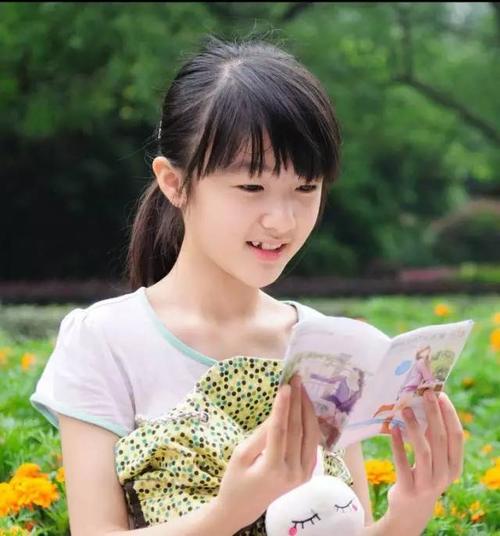 她是一个有良好品格和学习能力的孩子