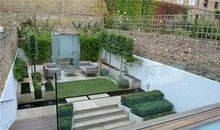 窗台外的小花园