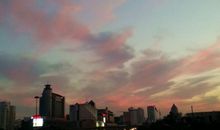 夏日傍晚的湄江河