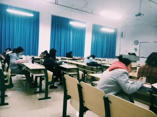 老师离开十分钟后