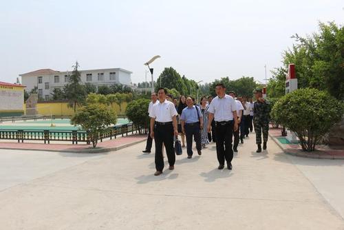 参观县中队