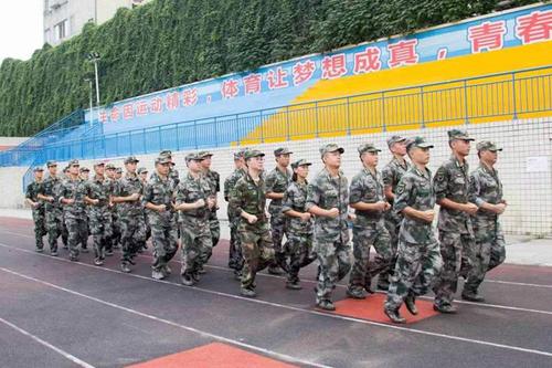 学校军事训练的第一天