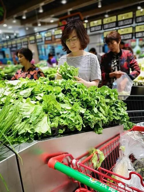 和妈妈一起去蔬菜市场