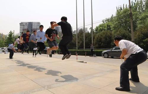 快乐的跳绳比赛