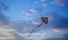 感恩牵引风筝的线