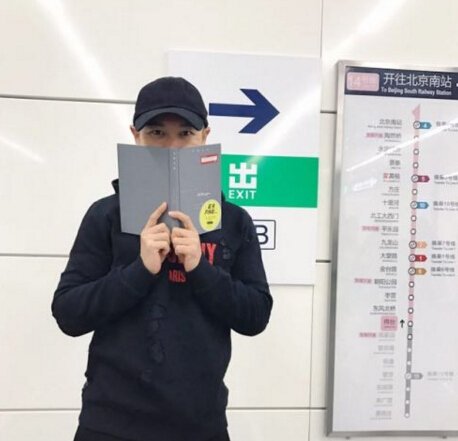 在地铁上丢书