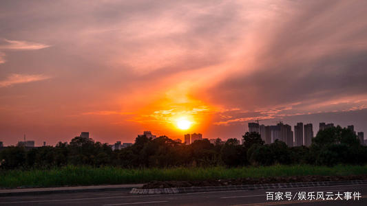 美丽的河城
