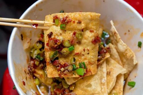 吃臭豆腐