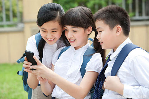 小学生玩手机之我见