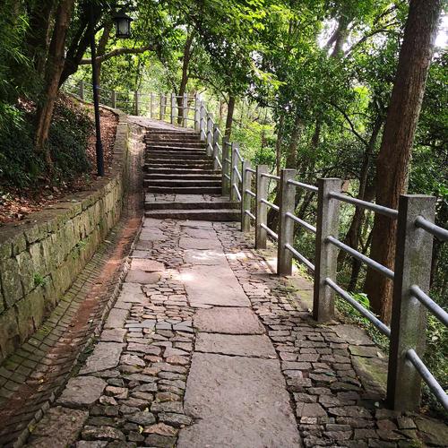 攀登北峰