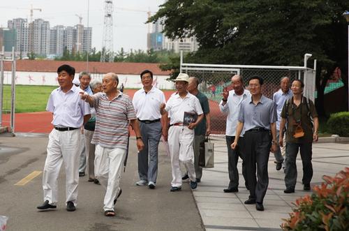 回望他的母校