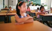 老师走出教室后