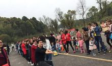 一次遗憾的拔河比赛