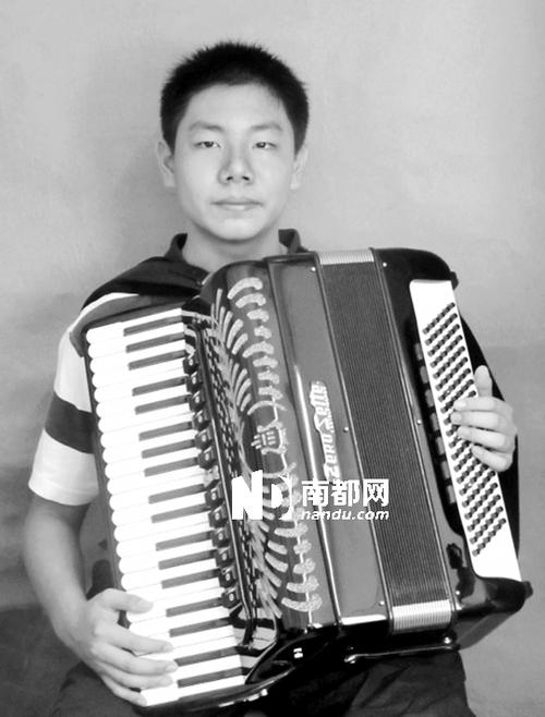 学习弹奏手风琴