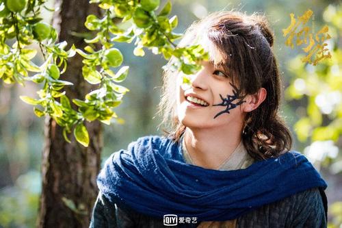 以爱为首