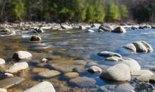 小溪边的美好回忆