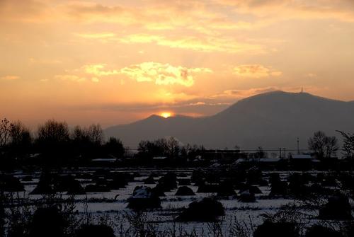 山村日出