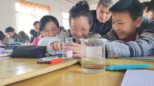 科学课上的笑声