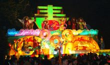 逛灯会庆双节