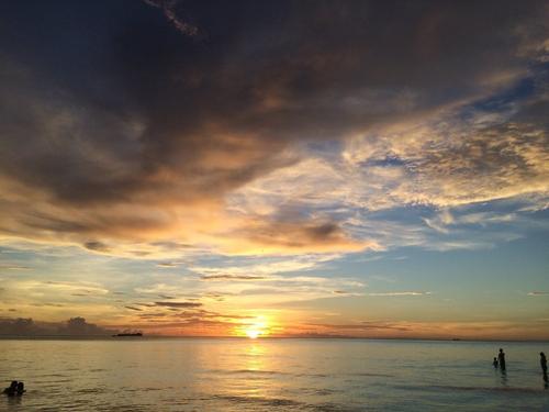 海滩·日落·唱歌