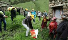 一样的蓝天，不一样的童年