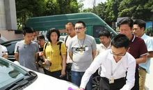 小小“洗车员”