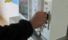 “抠门”奶奶换微波炉