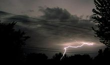 拥抱黑夜的白天