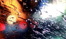 下着倾盆大雨的夜晚