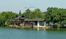 美丽的天井湖公园