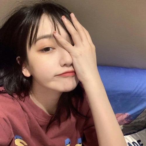 一个喜欢读书的女孩