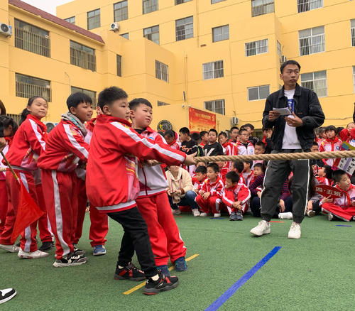 “团结”拔河