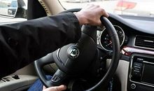 把好手中的方向盘