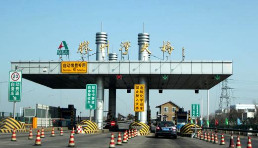 汽车游览胶州湾跨海大桥