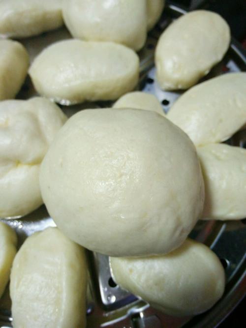 制作牛奶面包
