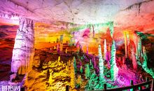 美丽多姿的黄龙洞