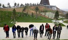 春游祭扫烈士墓