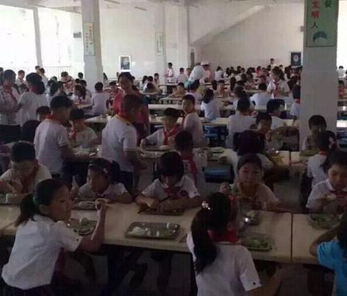 我们班上的用餐场景
