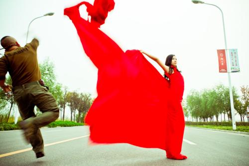 红旗飘扬，带我上来