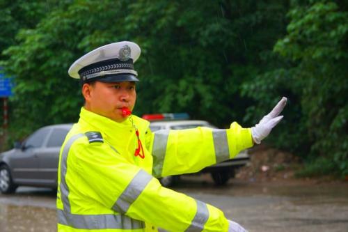 在雨中的毅力