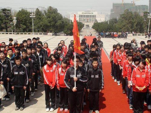 纪念烈士服务祖国