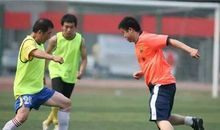 走，我们踢球去