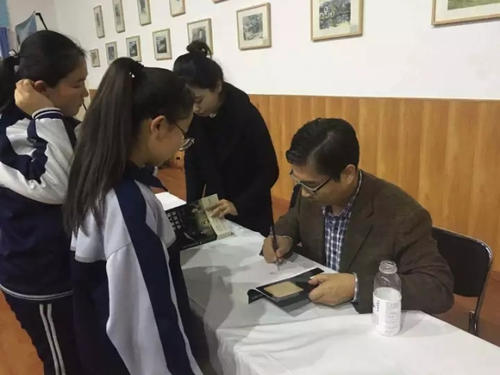 与作家面对面