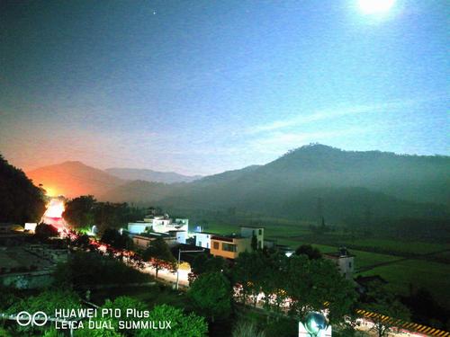农村的夜景