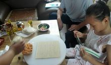 我给弟弟做寿司