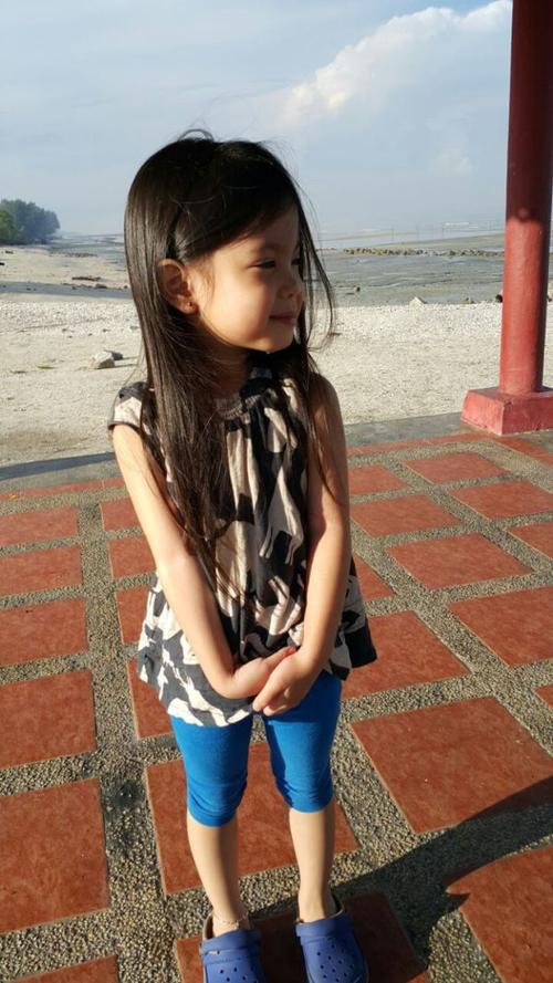顽皮的小妹妹