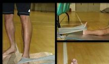 躺在墙脚边的垃圾