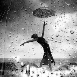 雨中的男人
